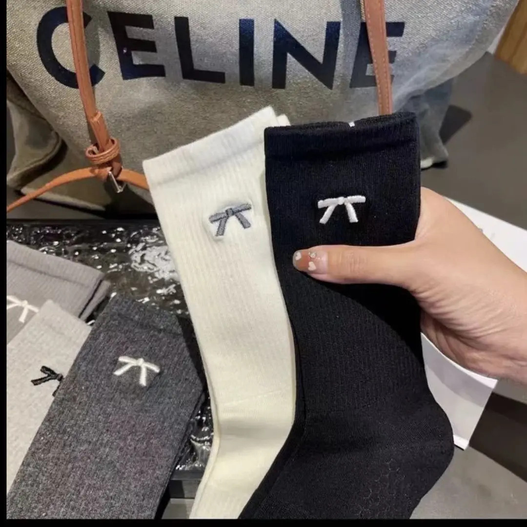 袜子女高端刺绣蝴蝶结棉袜秋冬新款时尚潮流百搭格雷色系长筒袜zs