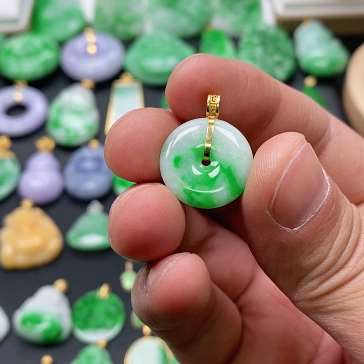 翡翠颈饰未镶嵌吊坠