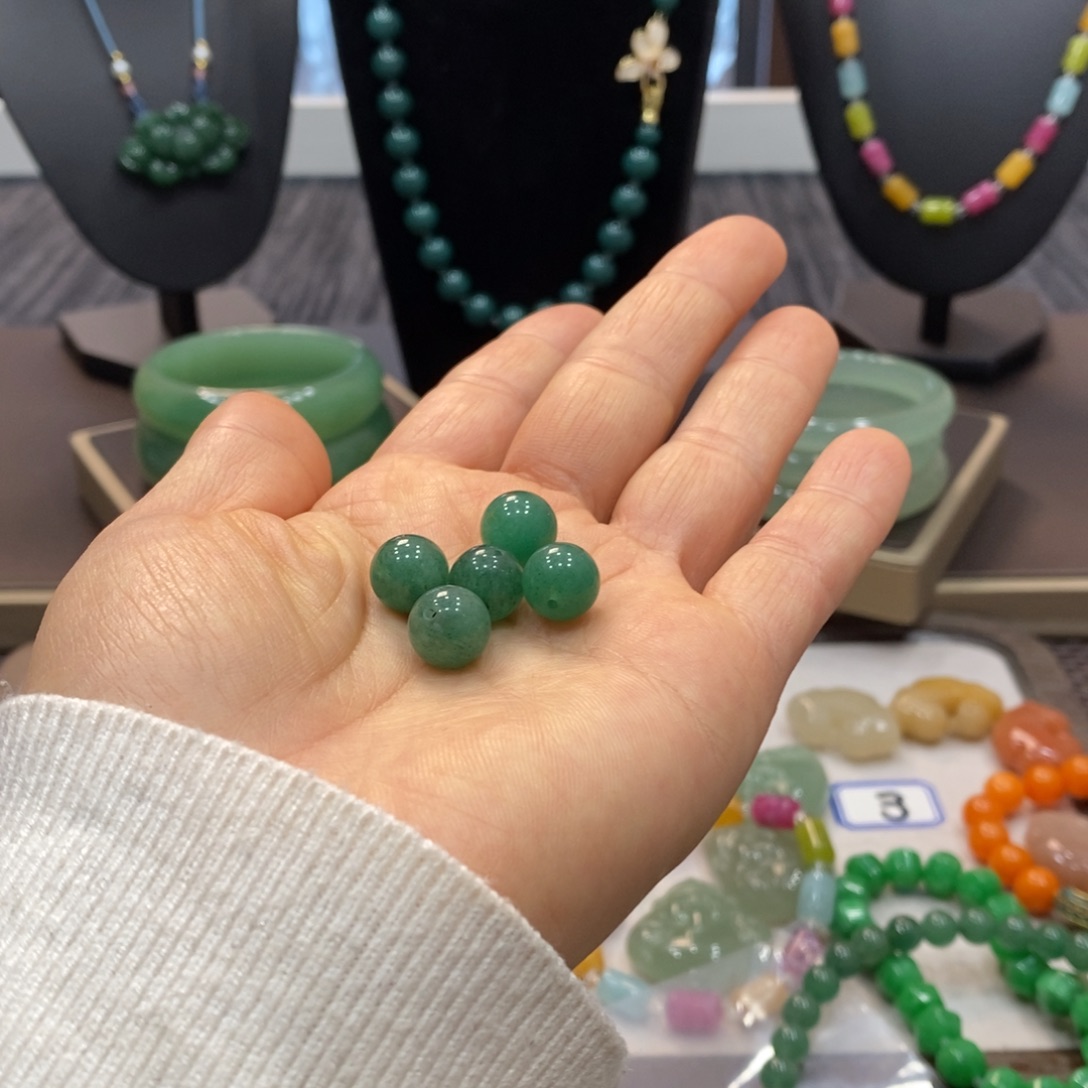 一***笑石英岩玉未镶嵌手链