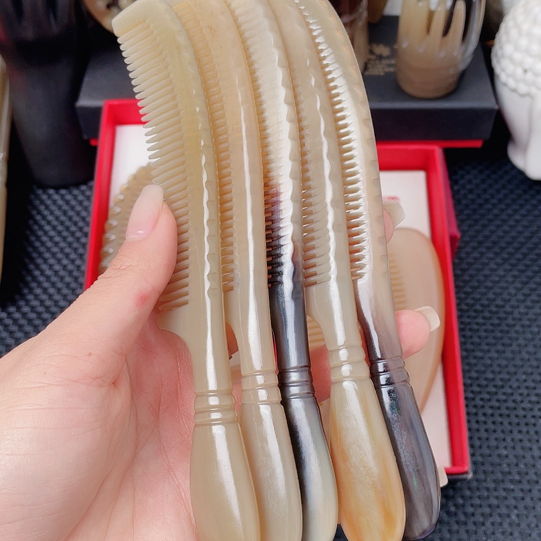 纯手工制作纯牛角梳子