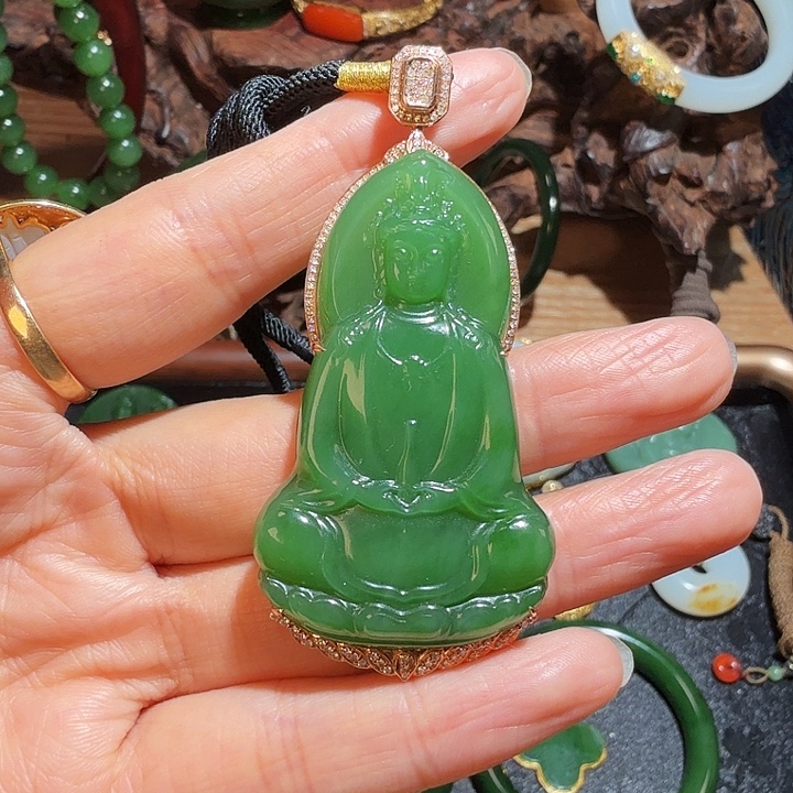 和田玉（碧玉）18K金镶嵌颈饰俄碧 粉绿