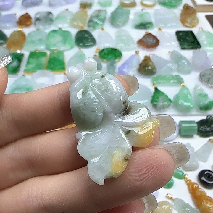 翡翠颈饰未镶嵌特色金鱼