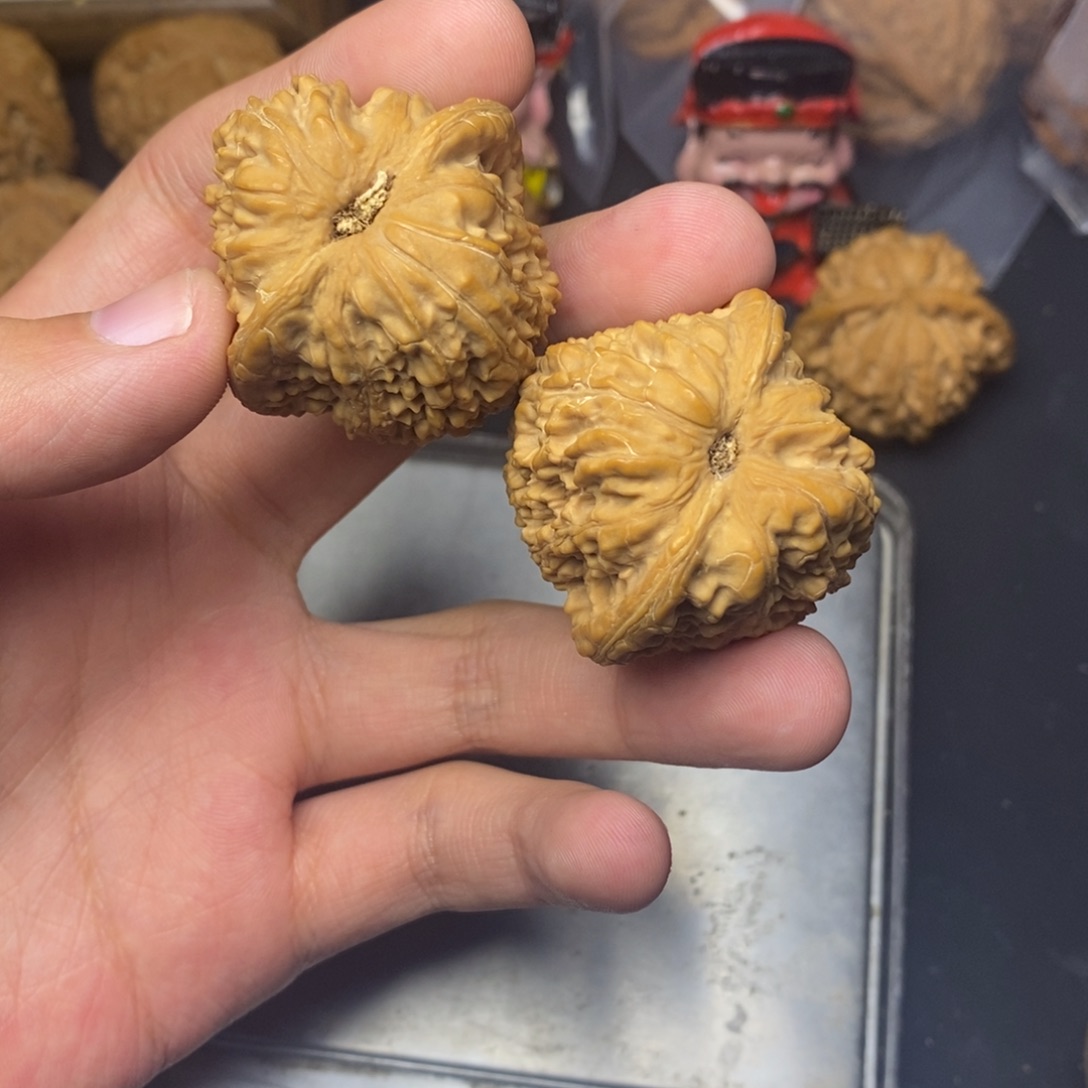 吊坠文玩核桃绣球