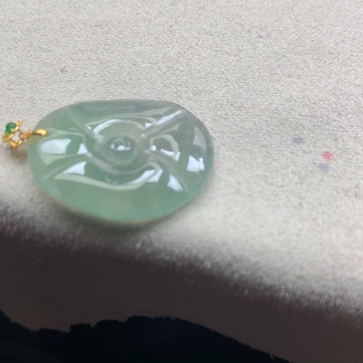 翡翠颈饰18K金镶嵌吊坠