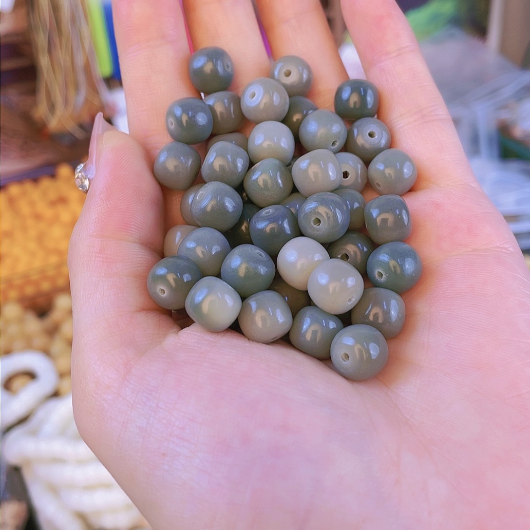 白玉菩提吊坠300颗。9*10海盐奶奶灰