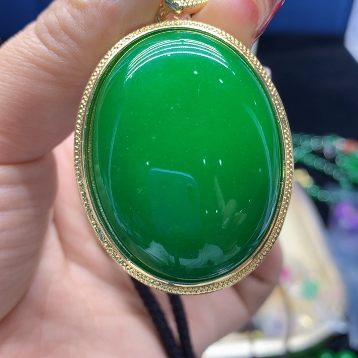 翡翠颈饰未镶嵌吊坠