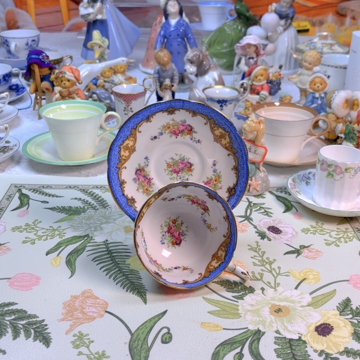 摆件欧洲中古瓷器（怕拉贡茶杯）