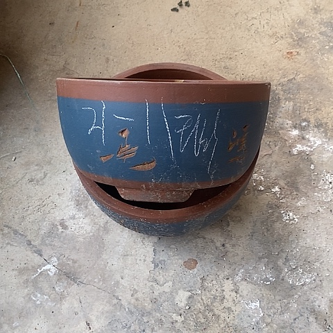 中国宜兴紫砂花盆，