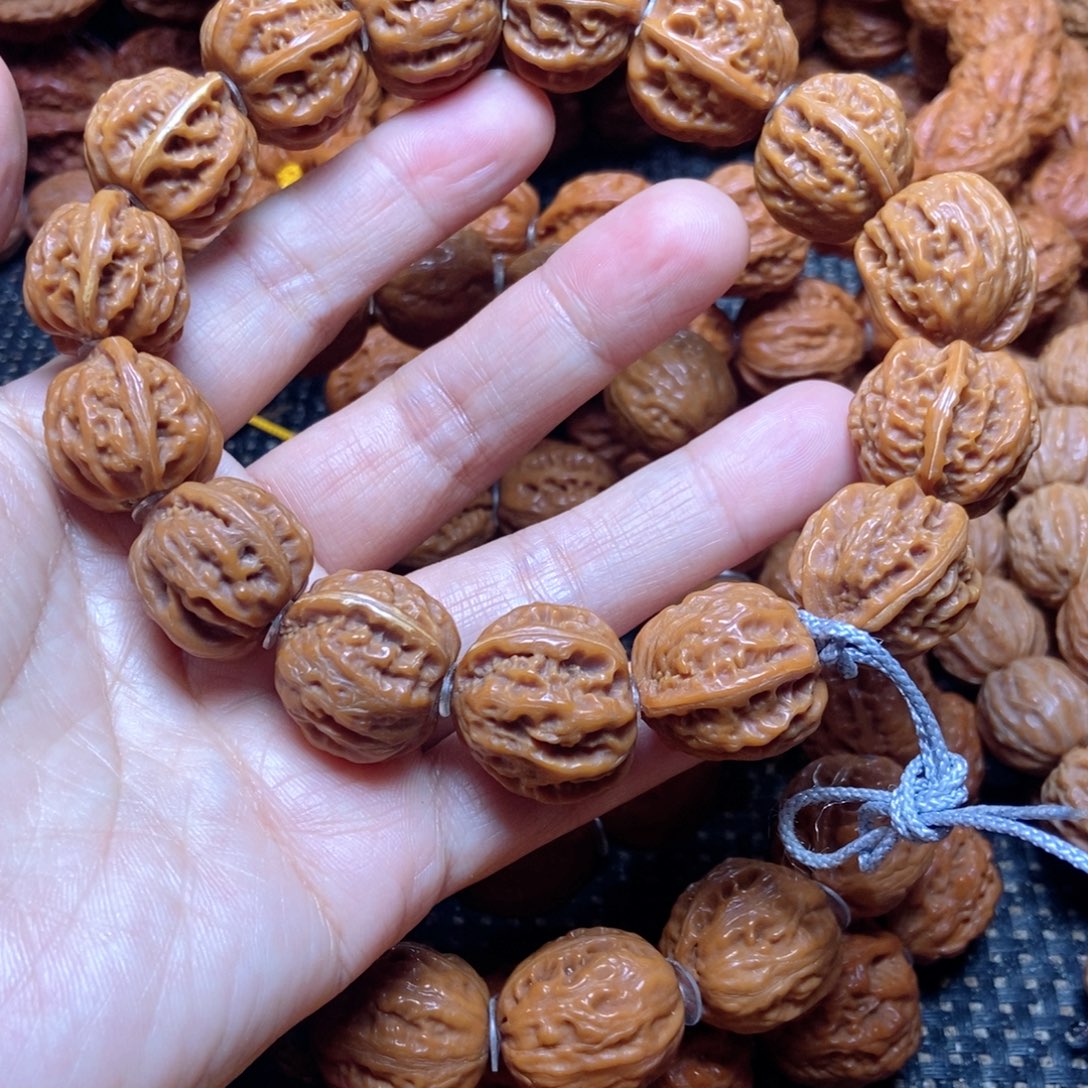 吊坠桃核八棱手串