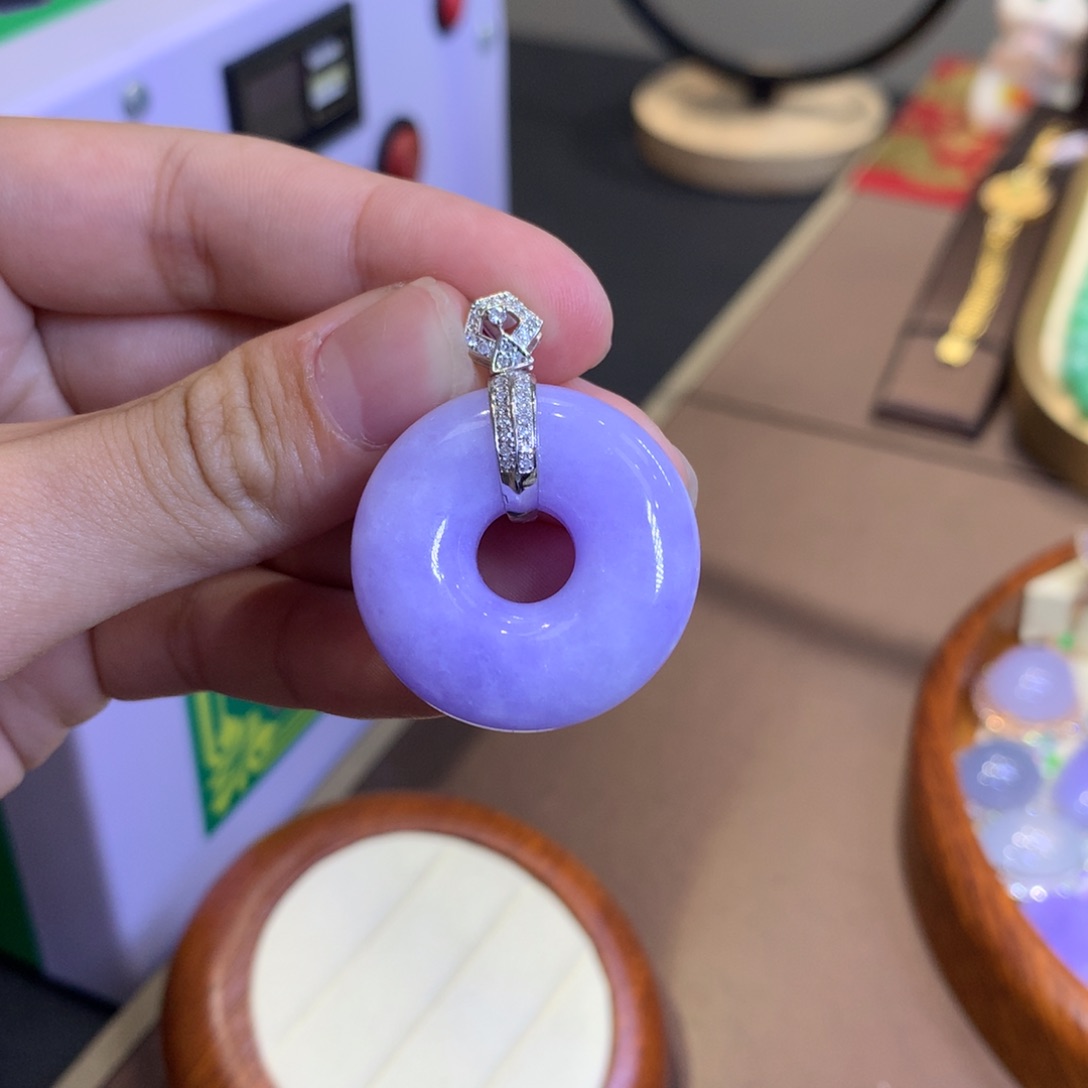 翡翠18K金镶嵌颈饰翡翠