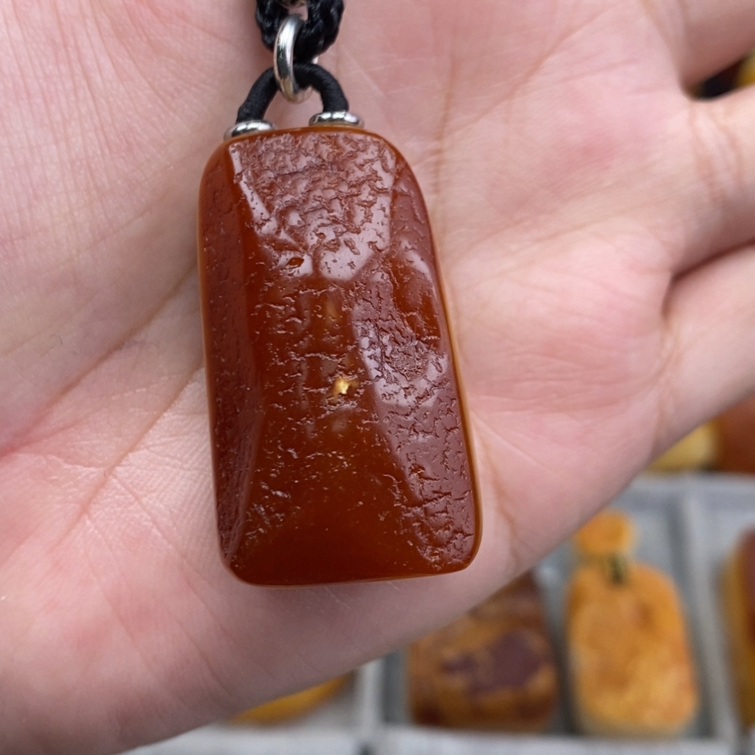 琥珀吊坠(赠链)未镶嵌