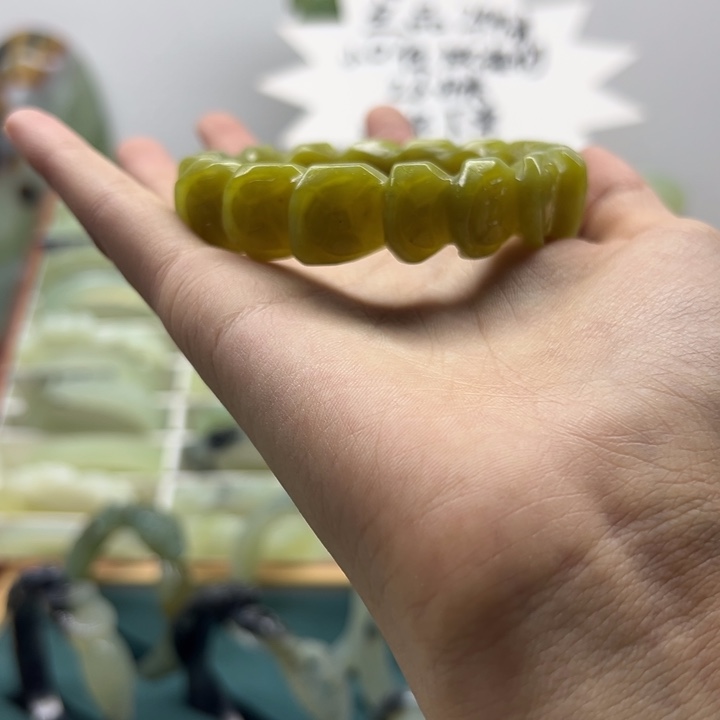 道***缘蛇纹石玉未镶嵌手镯