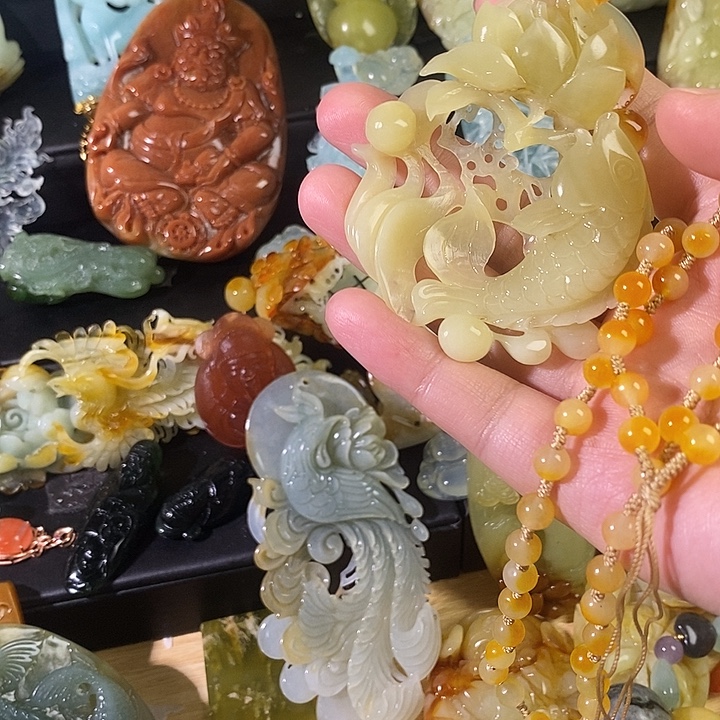 岁***安蛇纹石玉合金颈饰