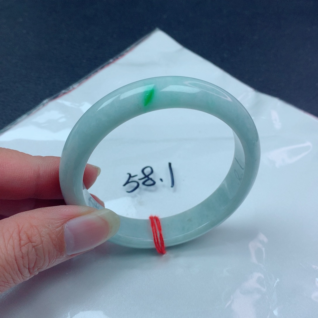 翡翠手镯未镶嵌翡翠手镯