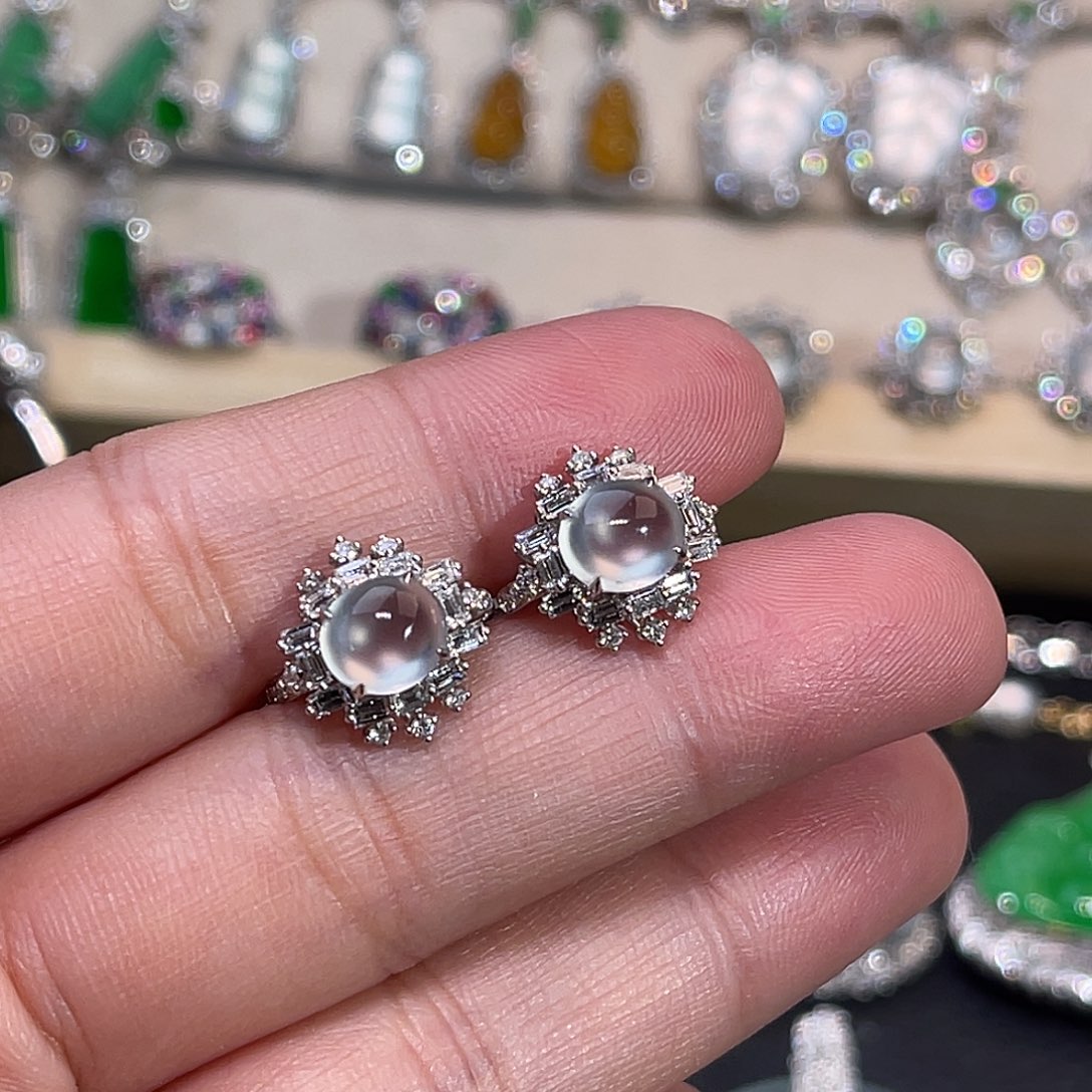 翡翠18K金镶嵌耳饰玻璃种冰蛋