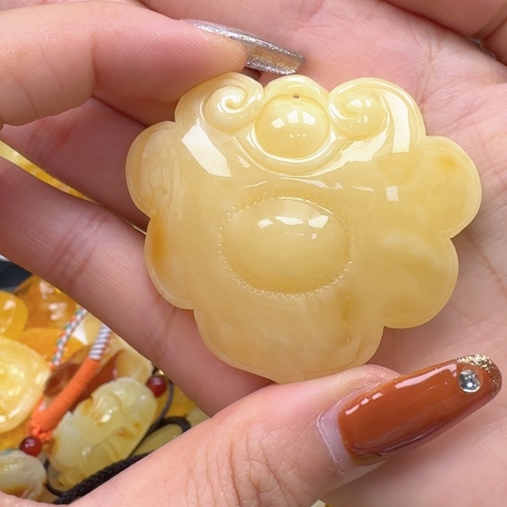 柠****琥珀未镶嵌珠宝奇石吊坠