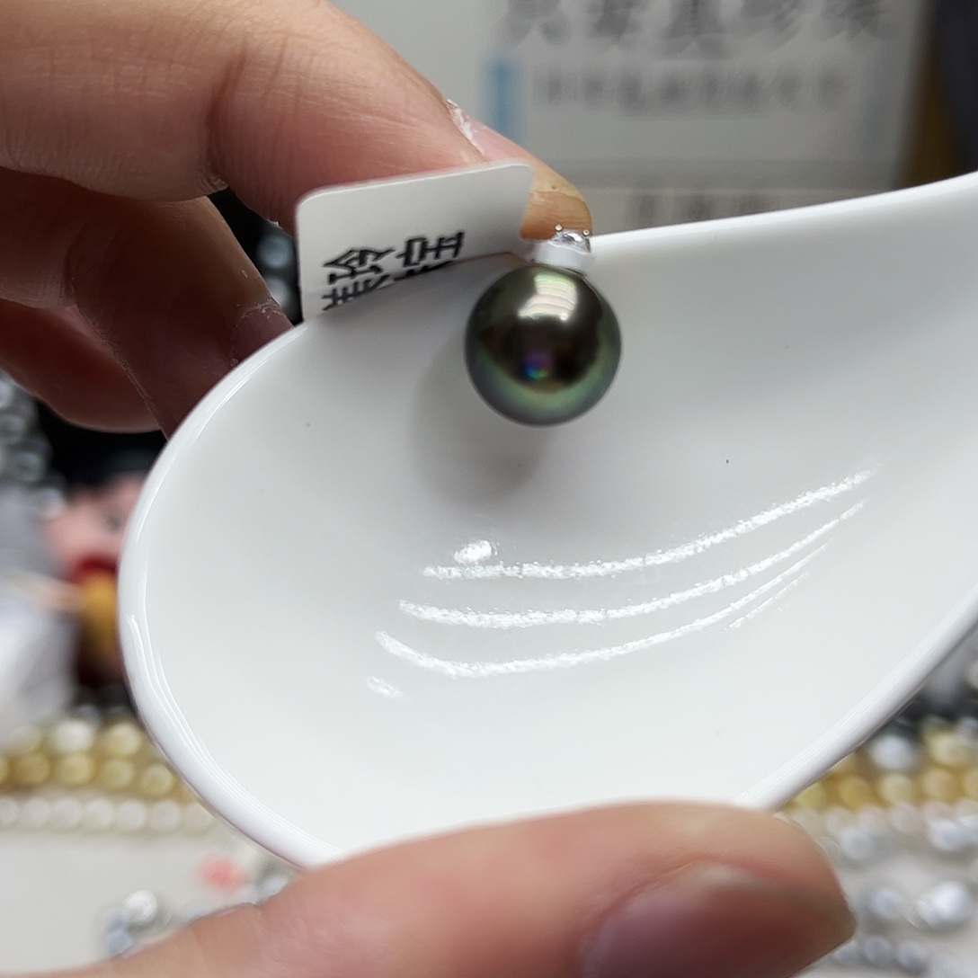 颈饰18K金镶嵌海水珍珠