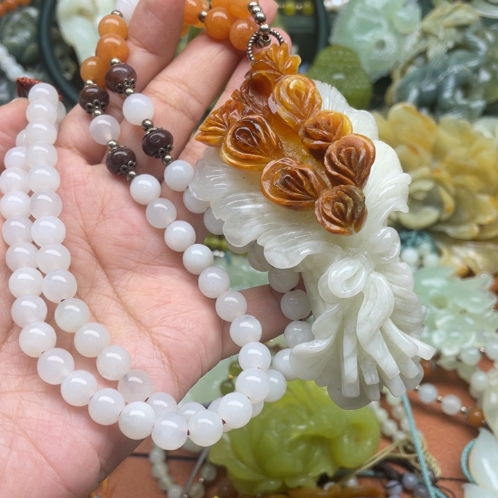 蛇纹石玉吊坠合金