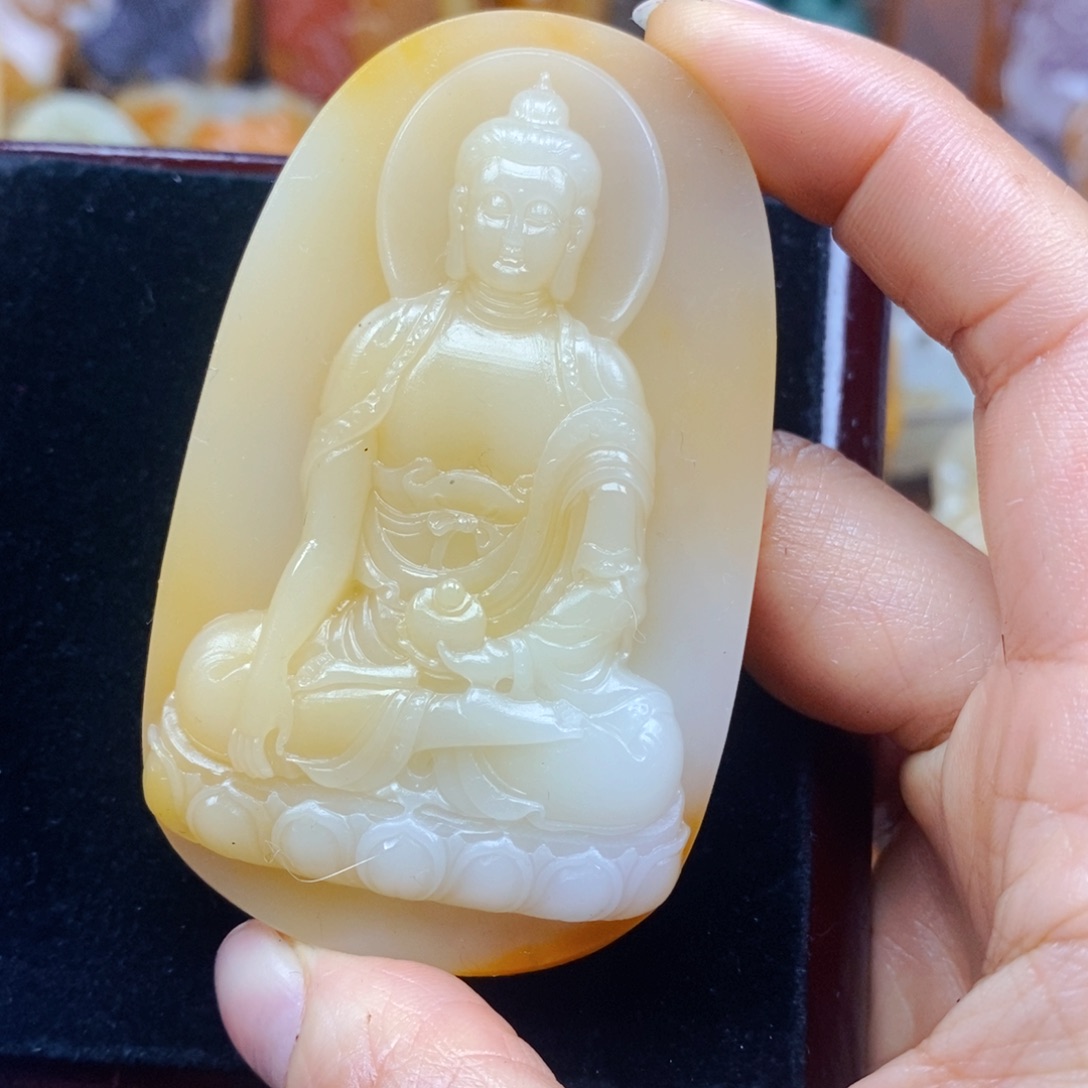 石英质玉（黄龙玉）未镶嵌颈饰