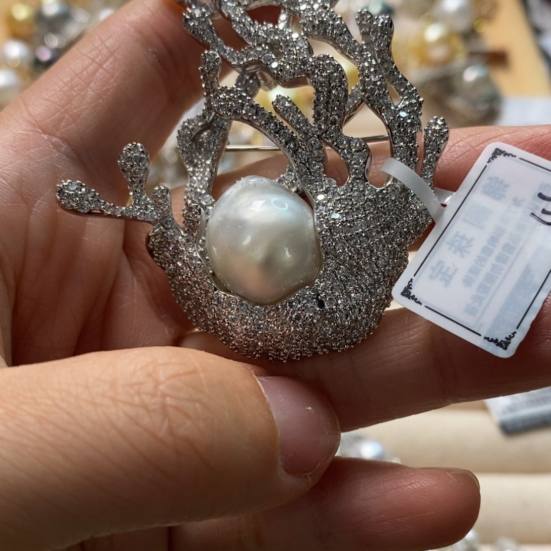 海水珍珠胸饰合金