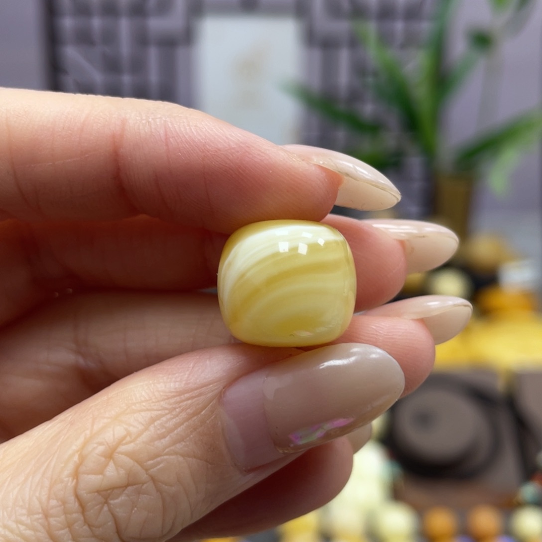 琥珀裸石未镶嵌14.5*13.0mm