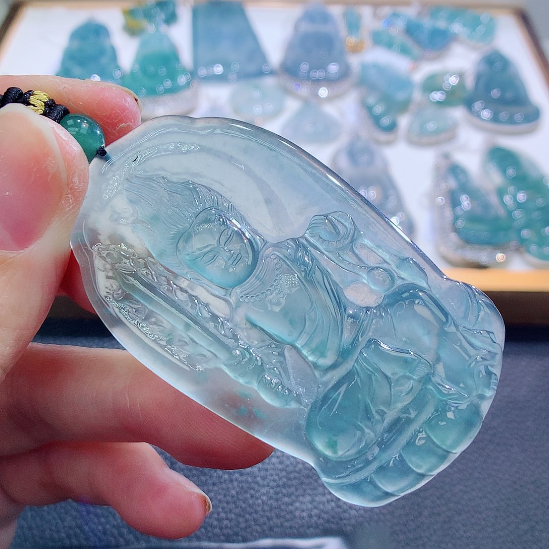 翡翠颈饰未镶嵌翡翠