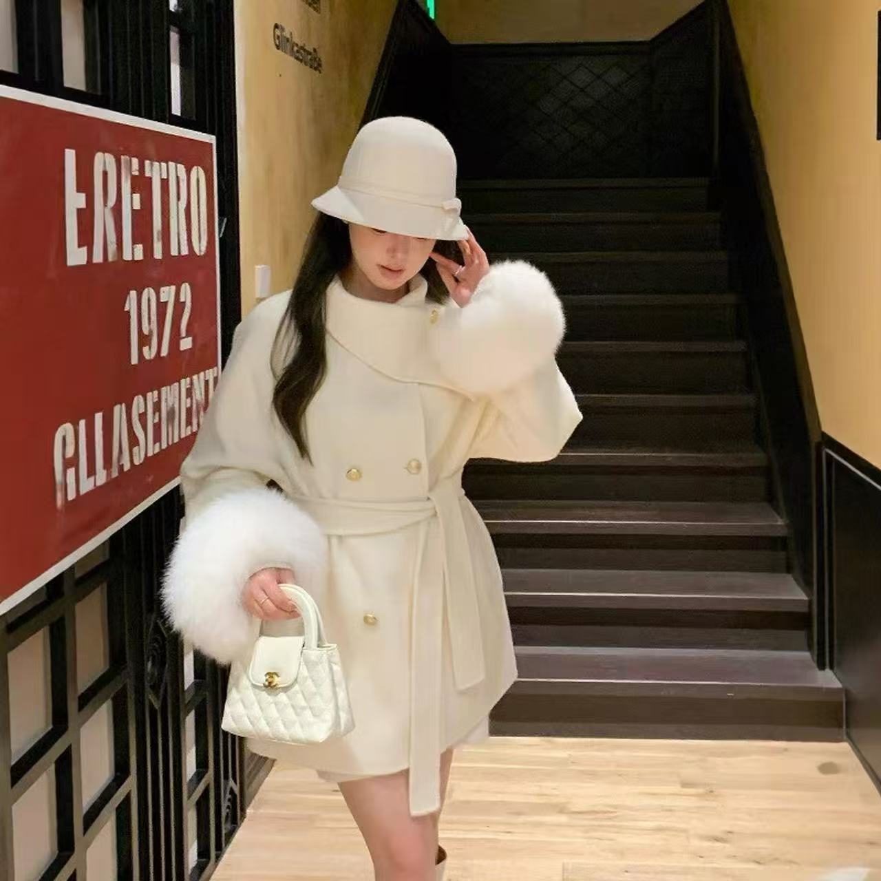 2025秋冬新品韩系翻领短款气质显瘦收腰毛袖羊毛呢外套