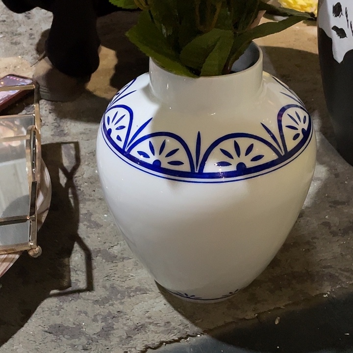 陶瓷花瓶，茶杯茶具。