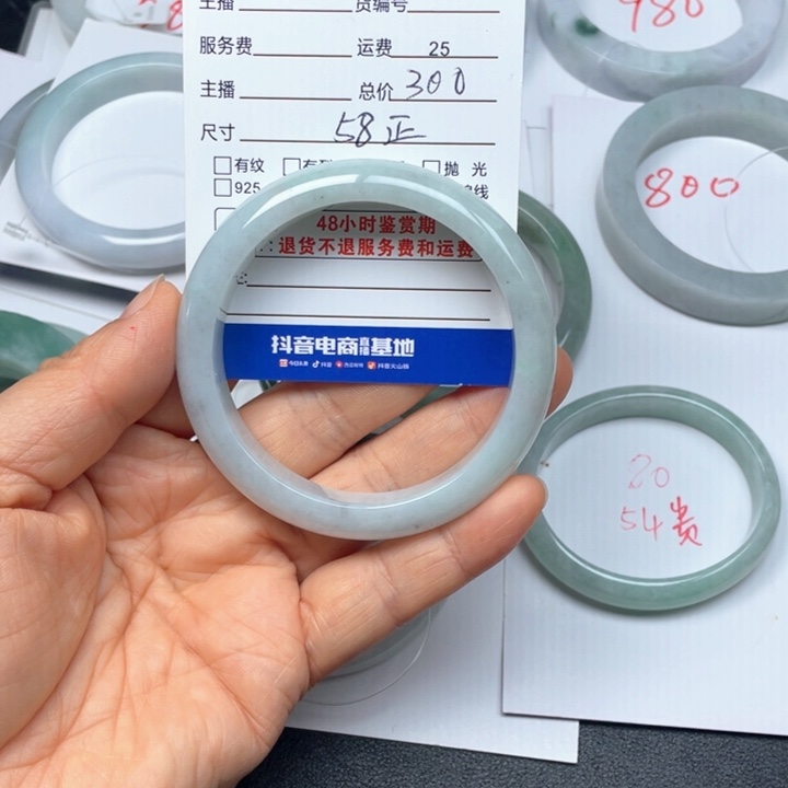 翡翠手镯未镶嵌?***耶