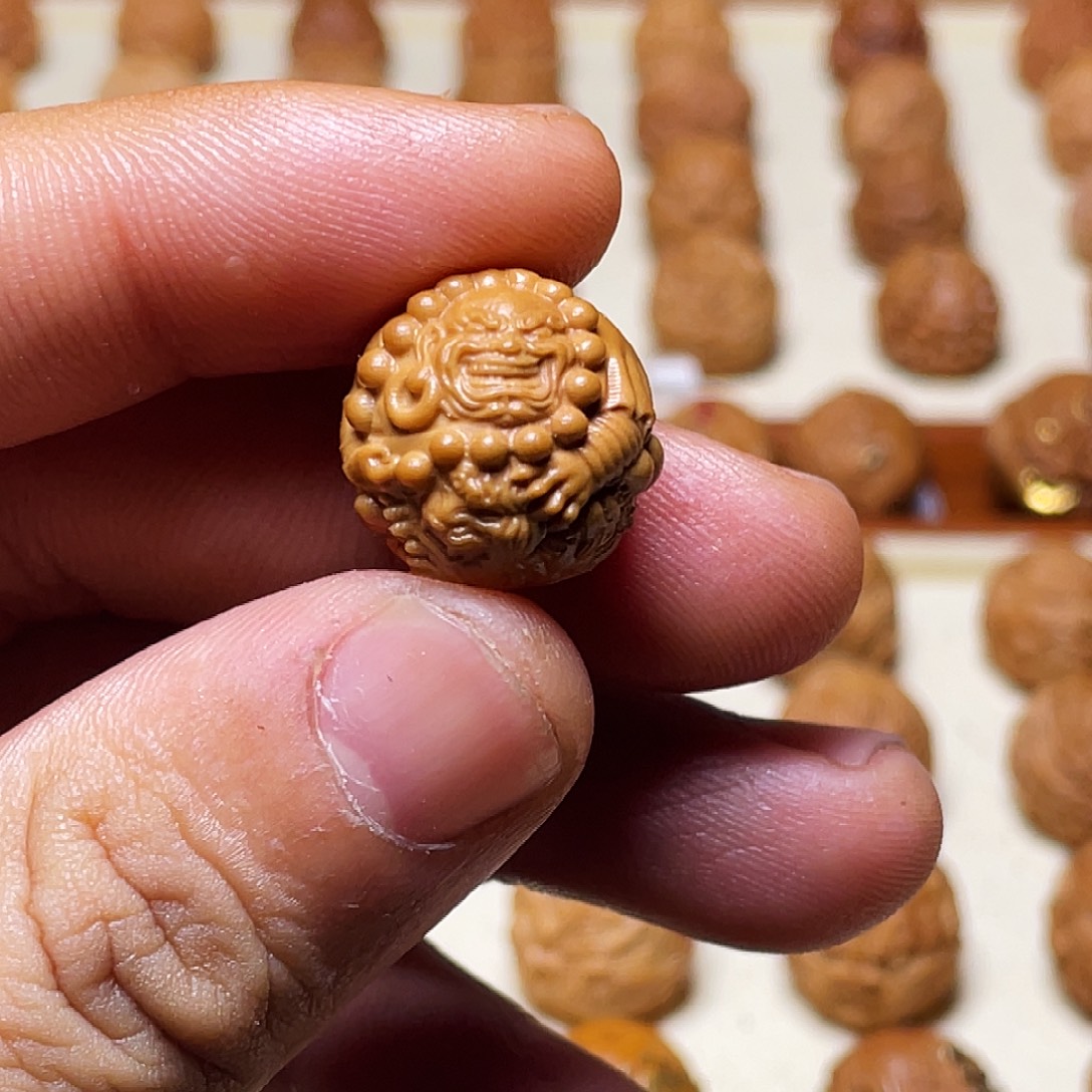 Z***.猴头核桃吊坠16左右猴头核桃伏虎