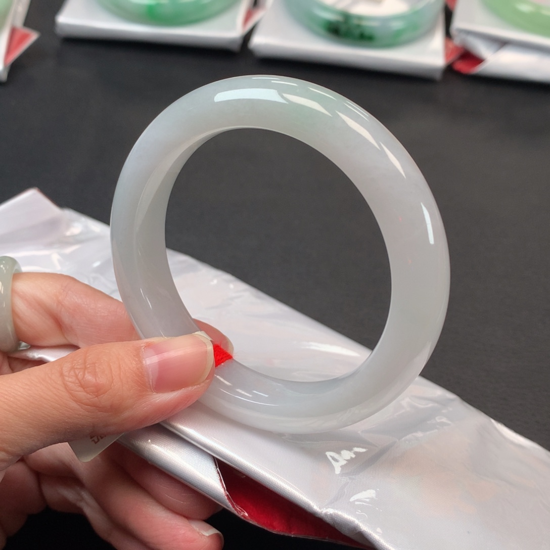 翡翠未镶嵌手镯55圈口白月光