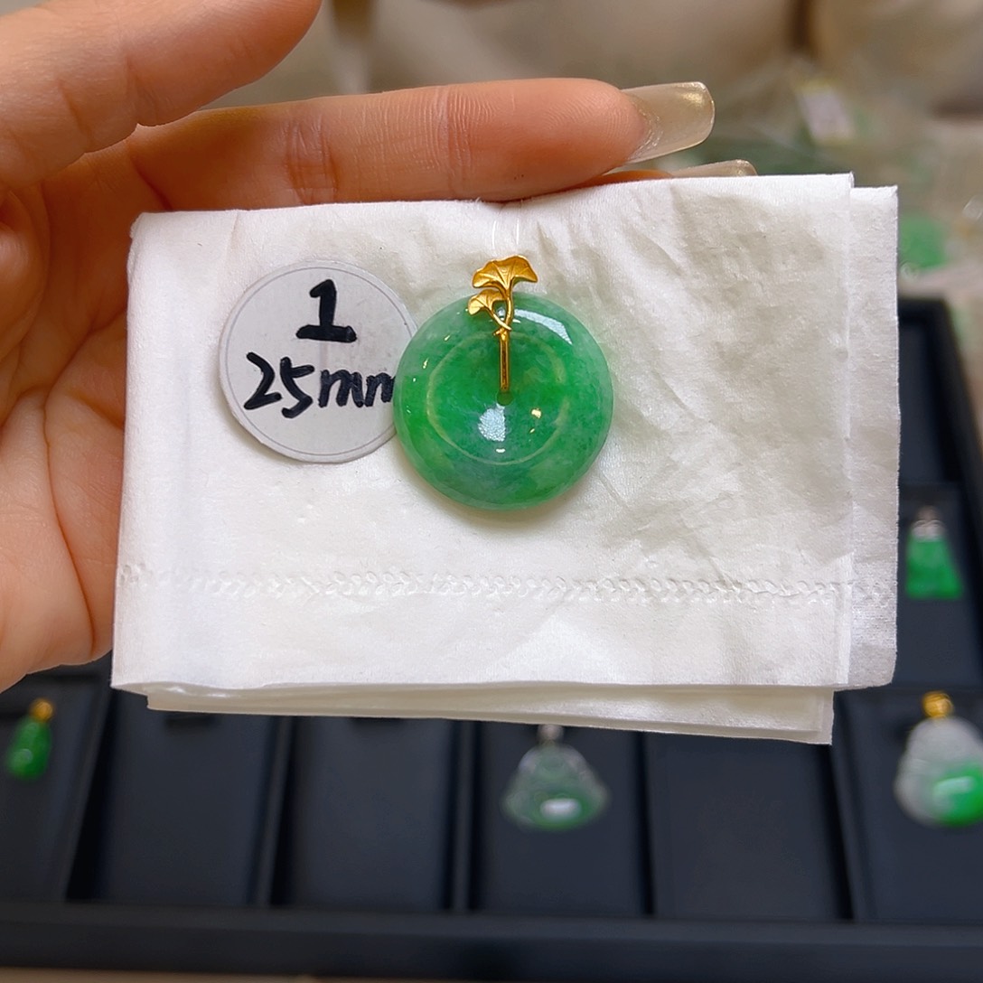 翡翠颈饰18K金镶嵌翡翠