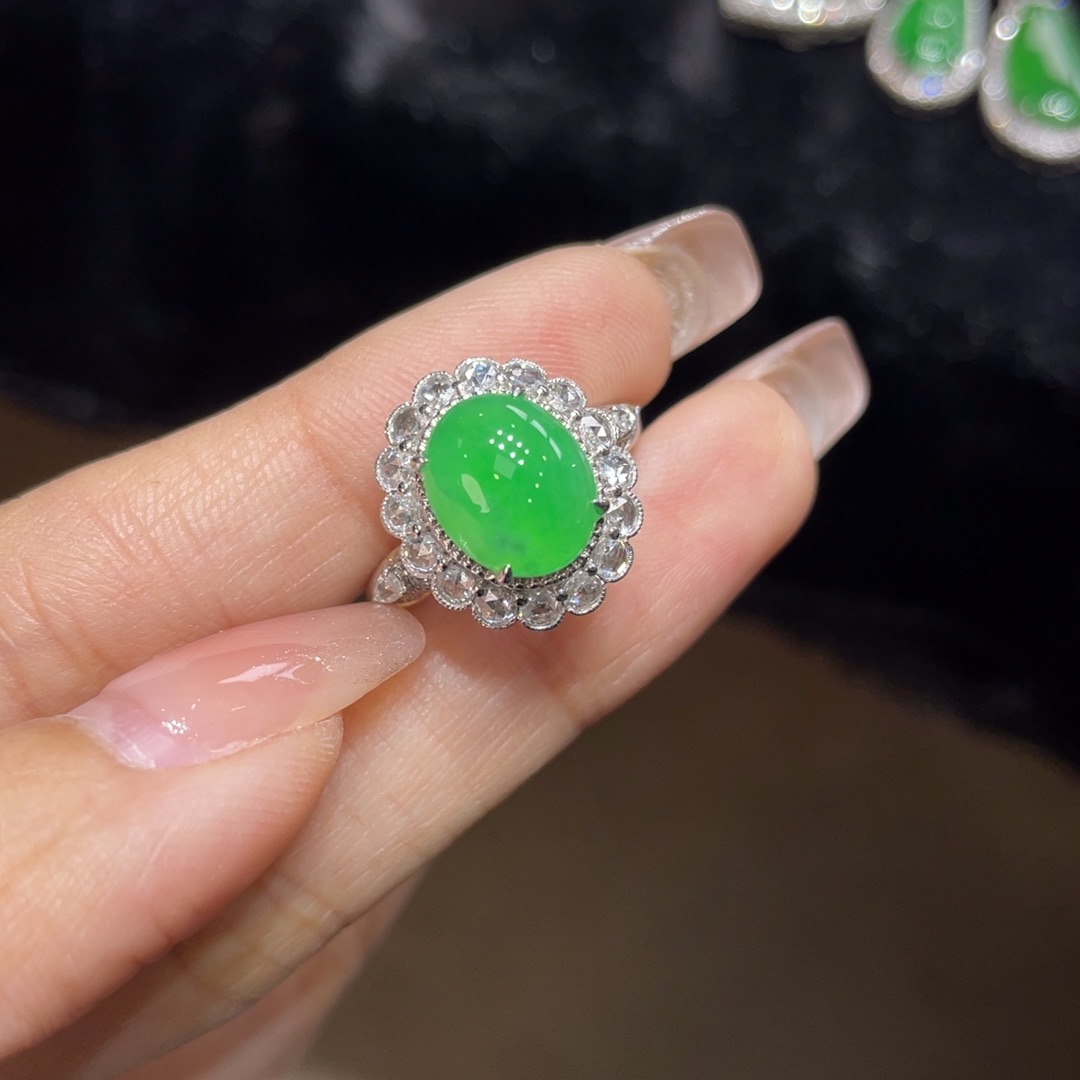 翡翠颈饰18K金镶嵌天然缅甸翡翠