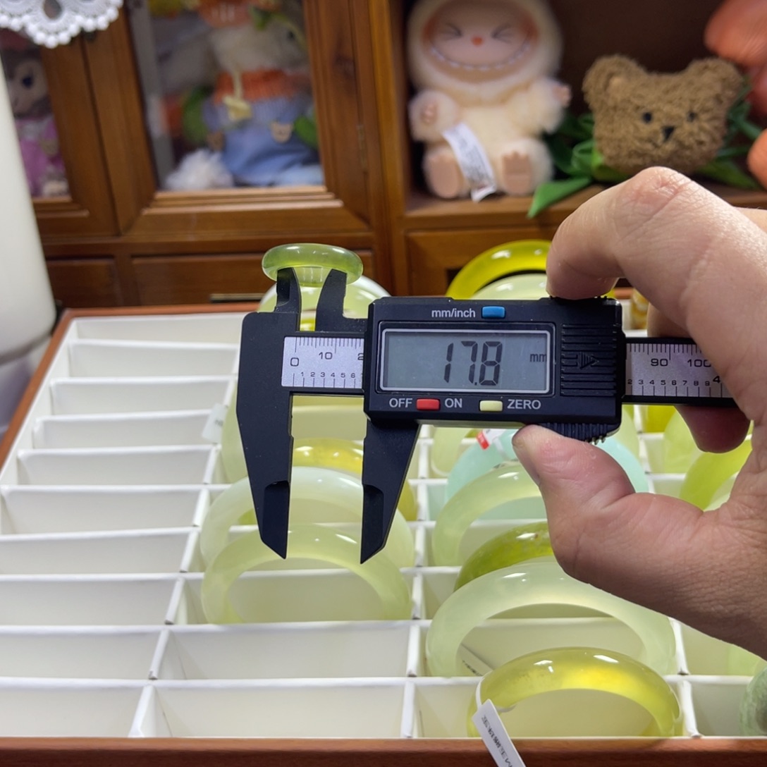 蛇纹石玉未镶嵌手镯338