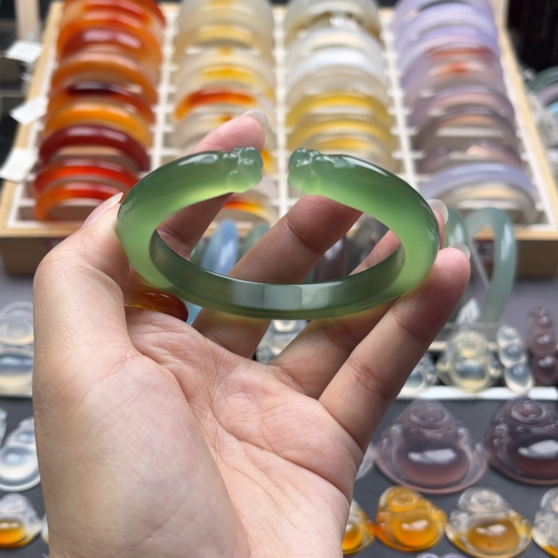 玛瑙/玉髓手镯未镶嵌60