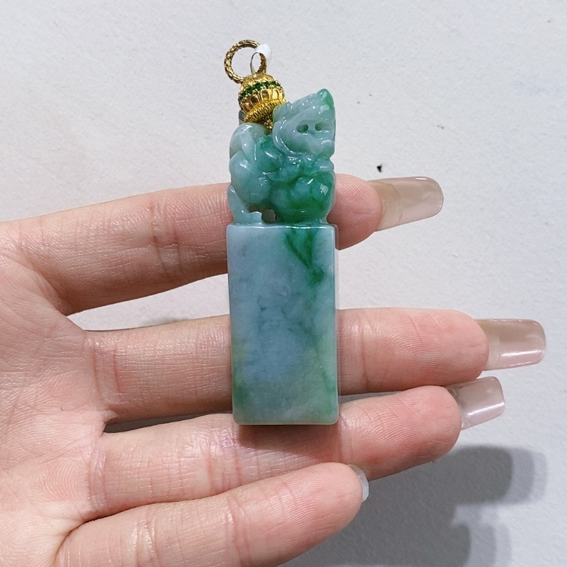 【闪购商品】翡翠未镶嵌颈饰