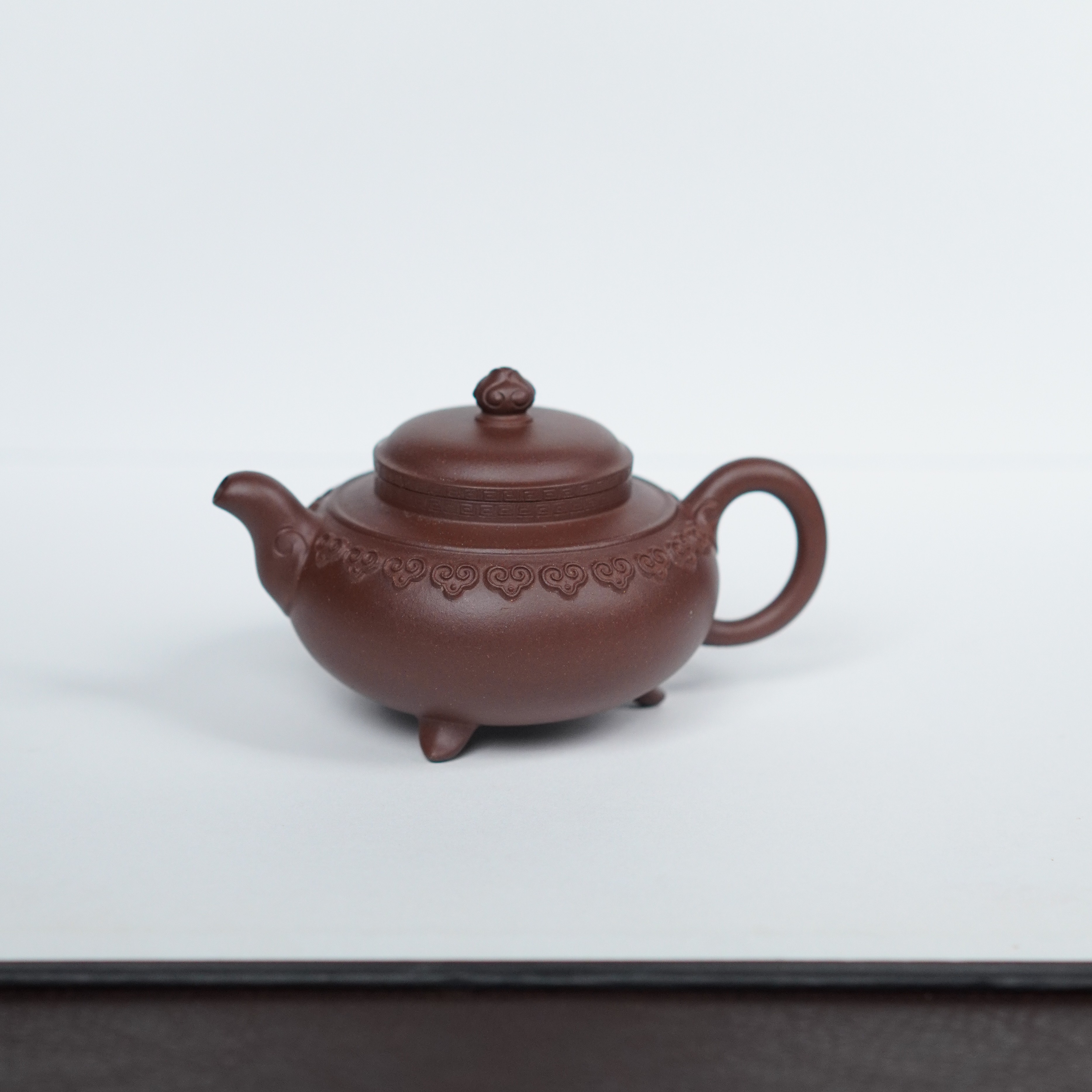 云肩如意台西紫泥 150 毫升紫砂壶