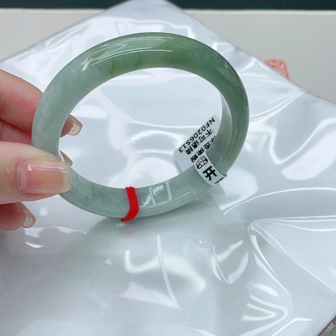 翡翠手镯未镶嵌正58.5