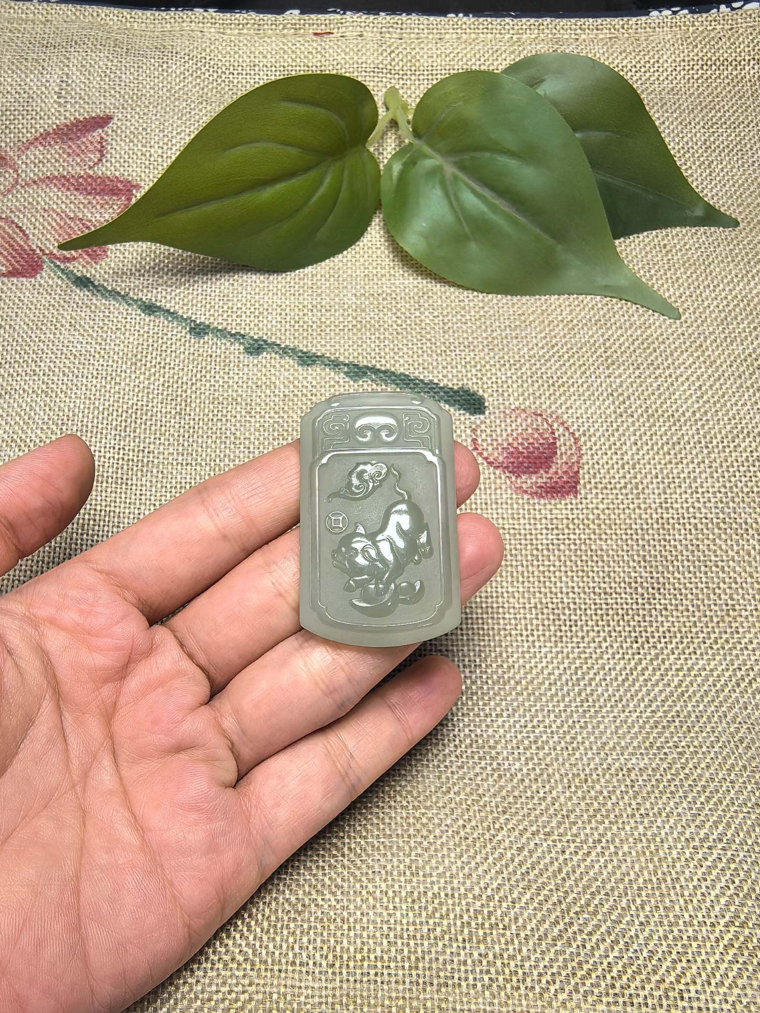 天然和田玉生肖猪玉吊坠属猪佩戴男女款招财进宝挂件玉坠手工
