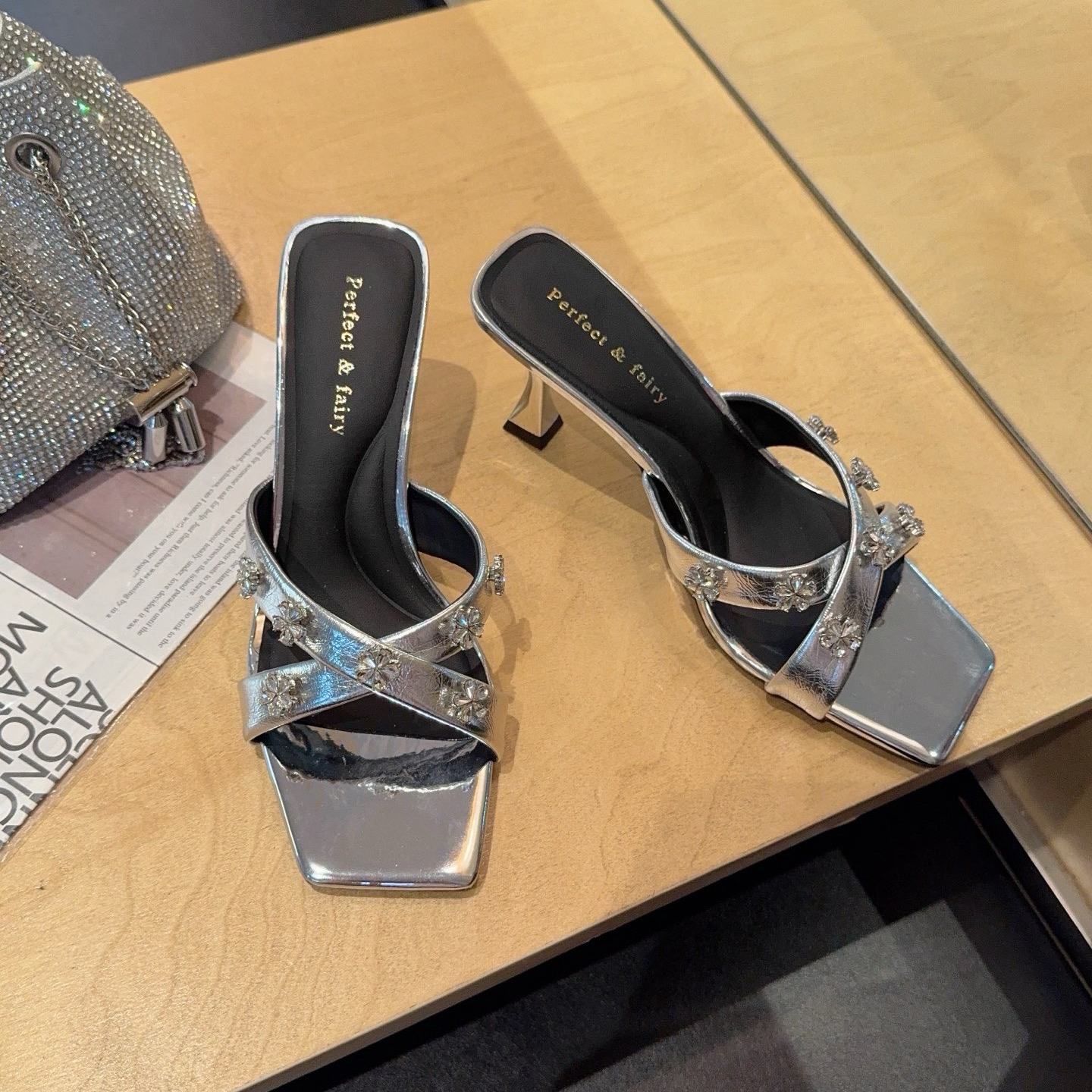 2025新款法式水钻粗跟凉鞋女外穿方头露趾交叉带凉拖一字拖1839