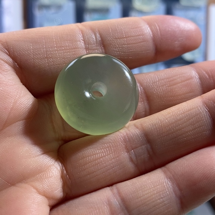 岫玉未镶嵌颈饰吊坠