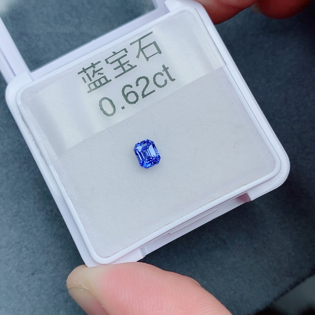 蓝宝石裸石未镶嵌0.62ct