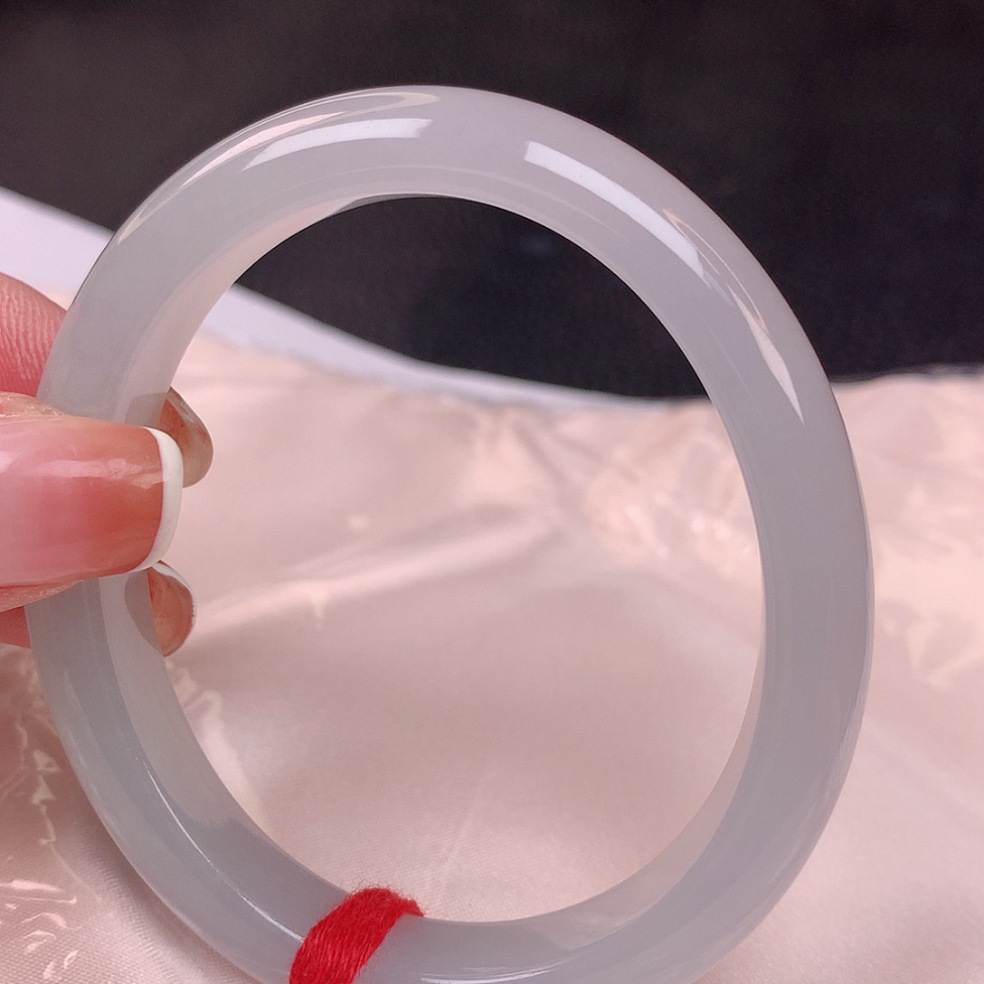 【闪购商品】翡翠手镯（贵妃镯）未镶嵌56