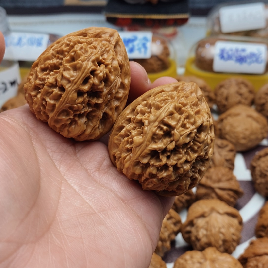 文玩核桃吊坠核尊40边45肚