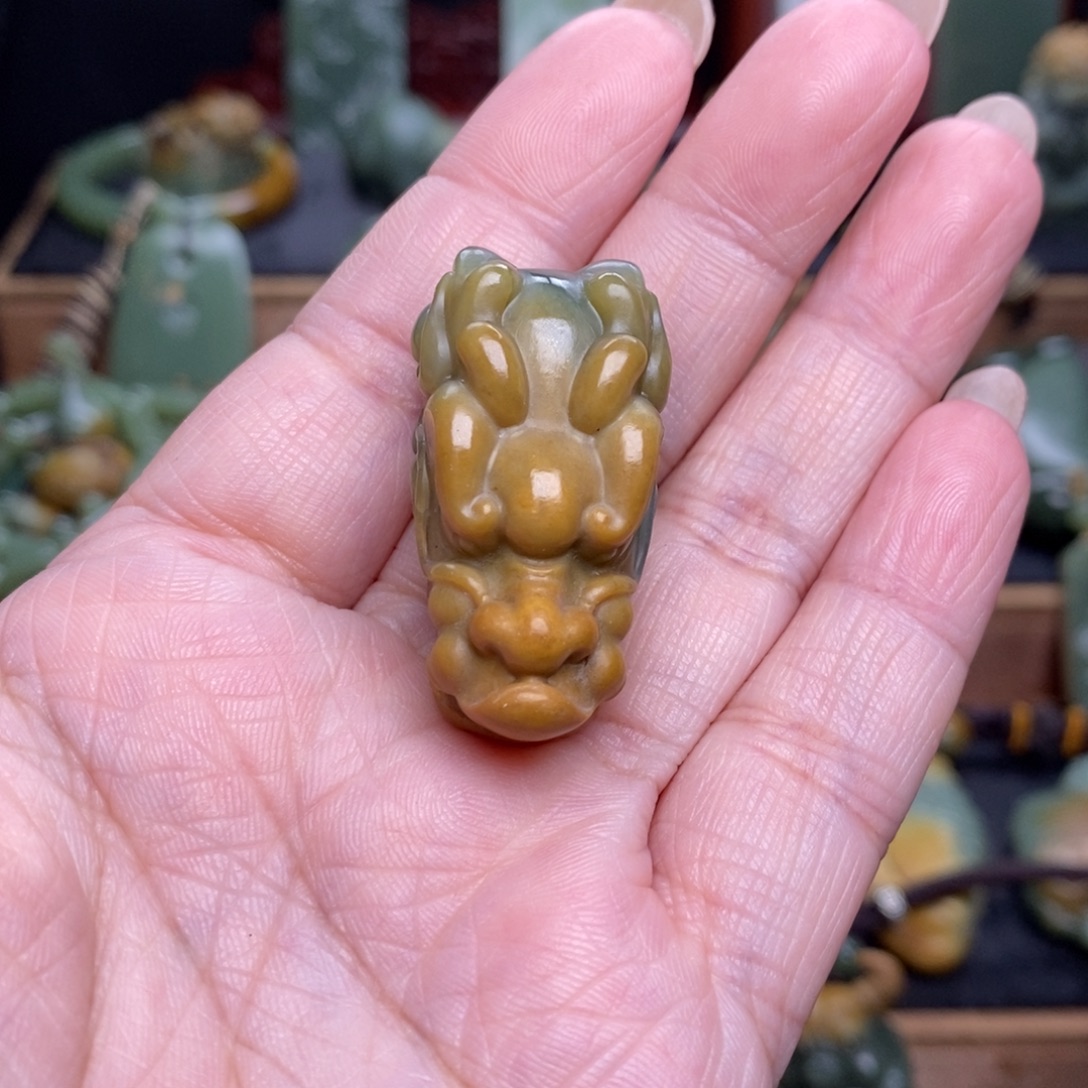 岫岩河磨玉（透闪石质玉）未镶嵌挂件