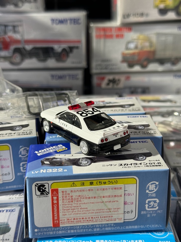 TLV-n322a日产gtr33警车，全新现货。