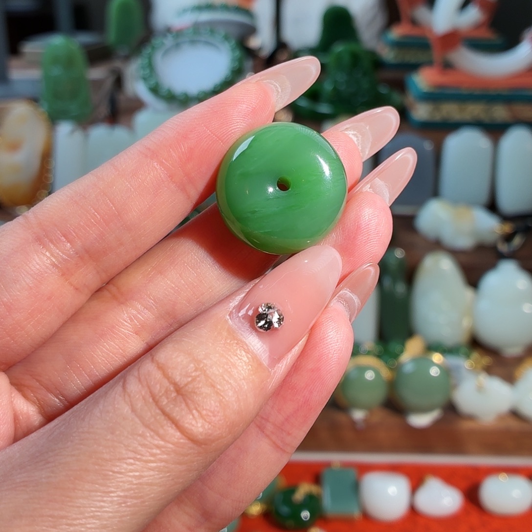 喵***6和田玉未镶嵌颈饰