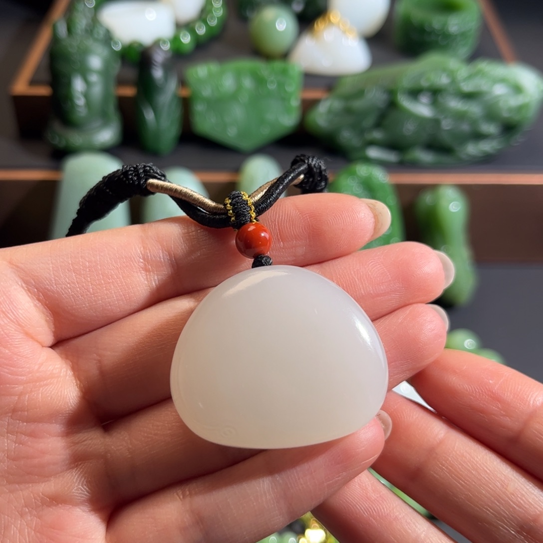 和田玉未镶嵌颈饰