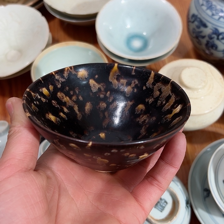 碗富*黑釉文饰的一个碗