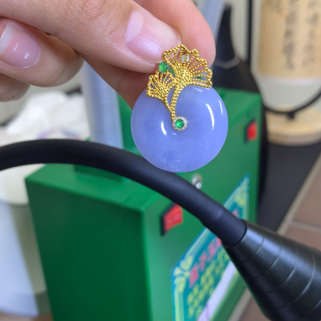 翡翠颈饰18K金镶嵌翡翠